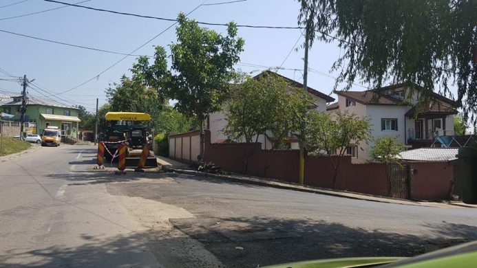 Asfaltare Strada in Damaroaia2