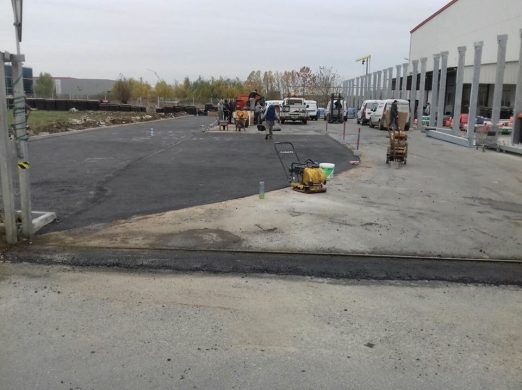 Asfaltare Curte si Montare Borduri la Bardi Auto4