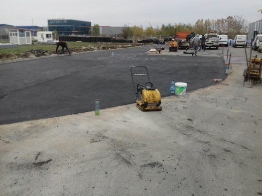 Asfaltare Curte si Montare Borduri la Bardi Auto6