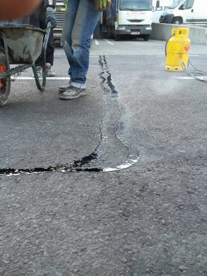 Inchidere Crapaturi din Asfalt cu Mastic Bituminos Cald Chitila Logistic 4